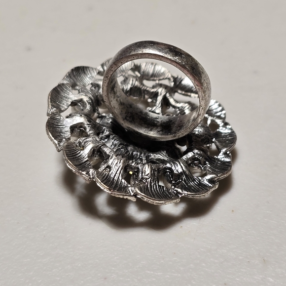 Round With Faux Pearls and Dark Crystals L4 Pre Owned - Picture 2 of 2